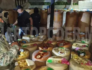 Aseguran bodega con más de 5 mil l de hidrocarburos