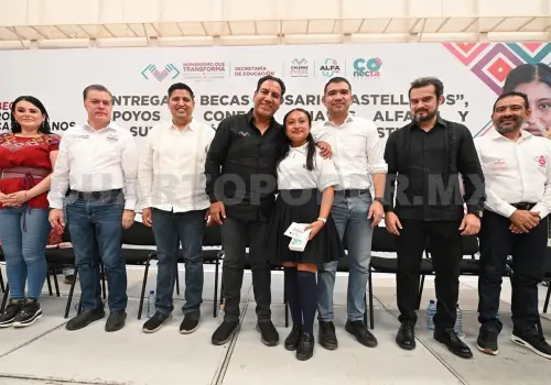 Entrega ERA apoyos educativos en Palenque