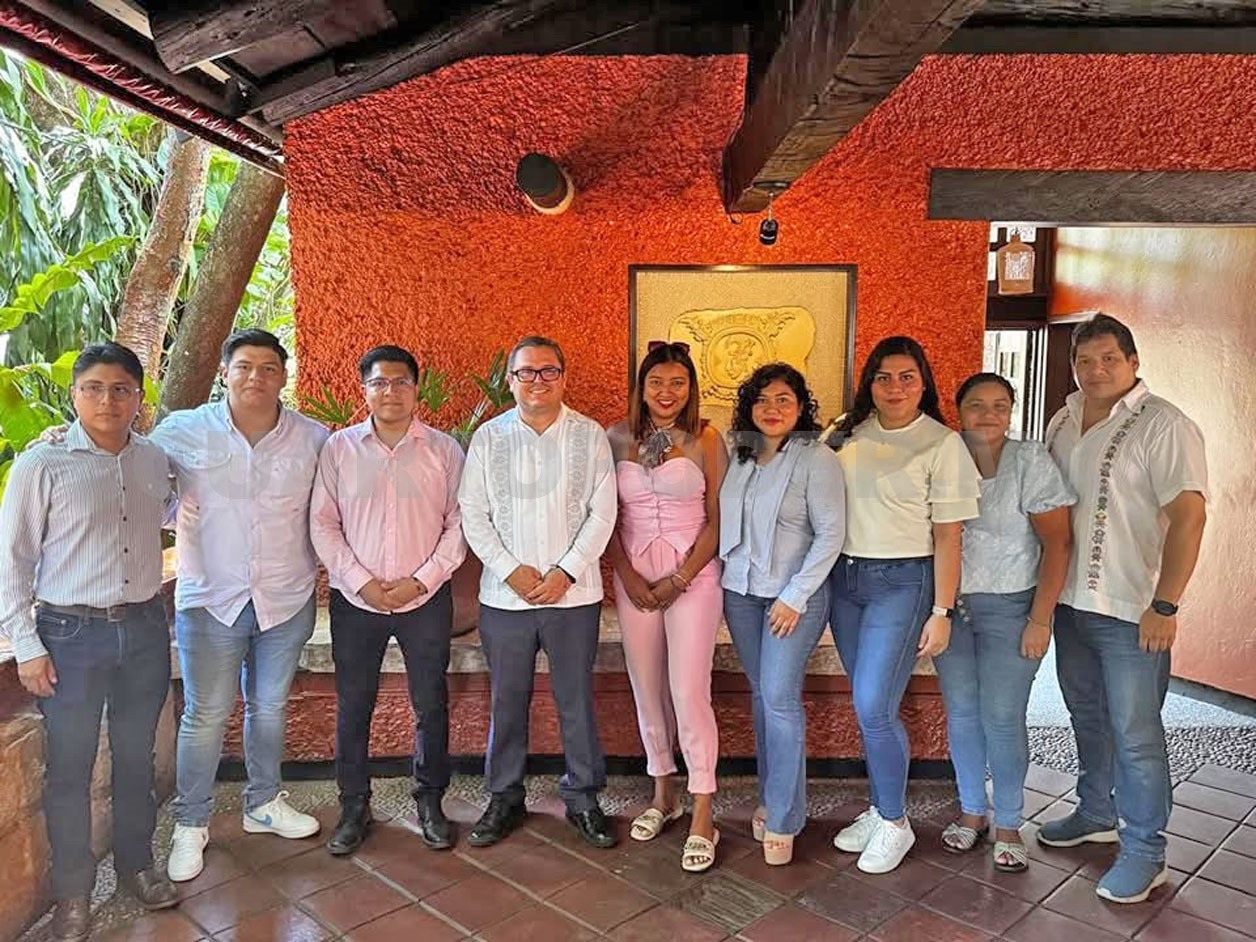 Realiza el rector gira en Palenque y Catazajá