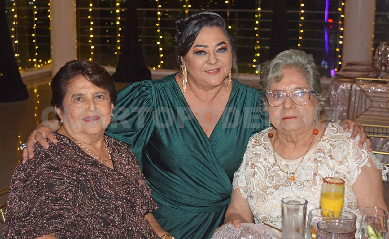 Stacy celebra sus XV años