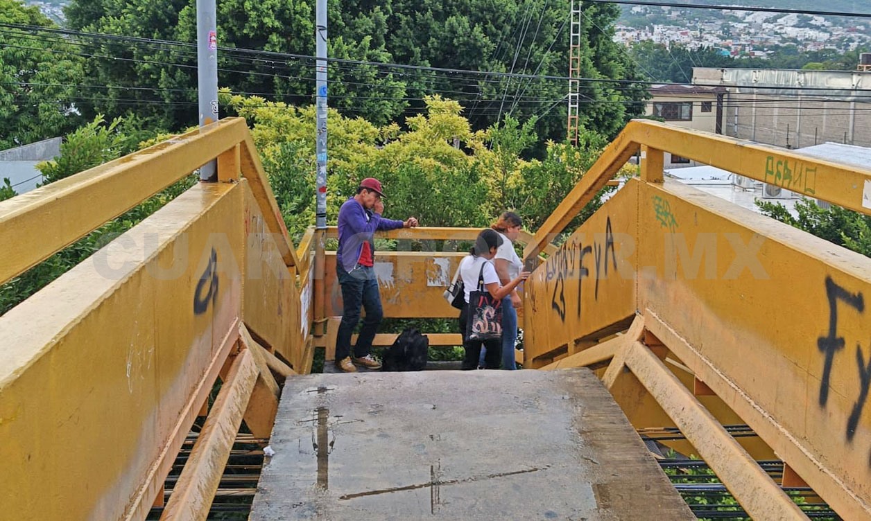 Denuncian inseguridad en puente peatonal