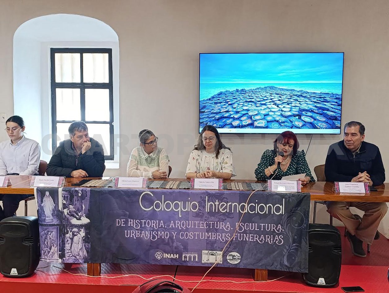 Inicia coloquio sobre costumbres funerarias