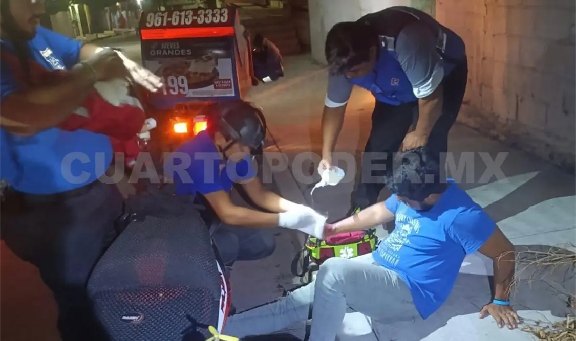 El motorista fue auxiliado por paramédicos voluntarios del Gaech. Ulises Villalobos / CP
