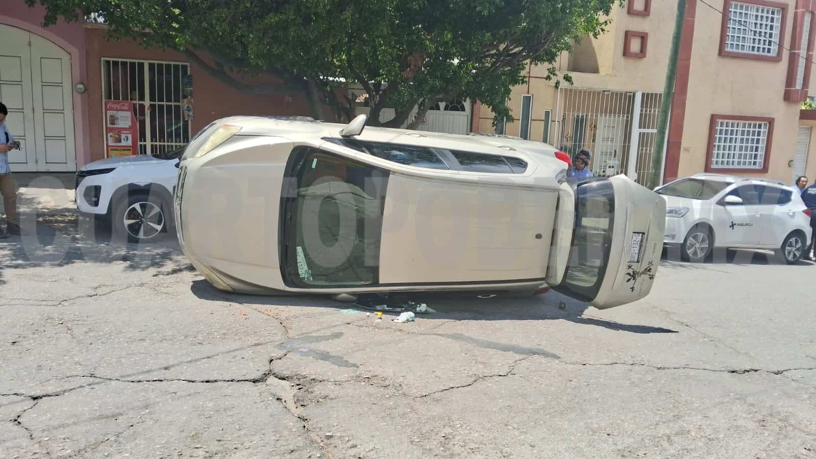Un lesionado en aparatosa volcadura de SUV