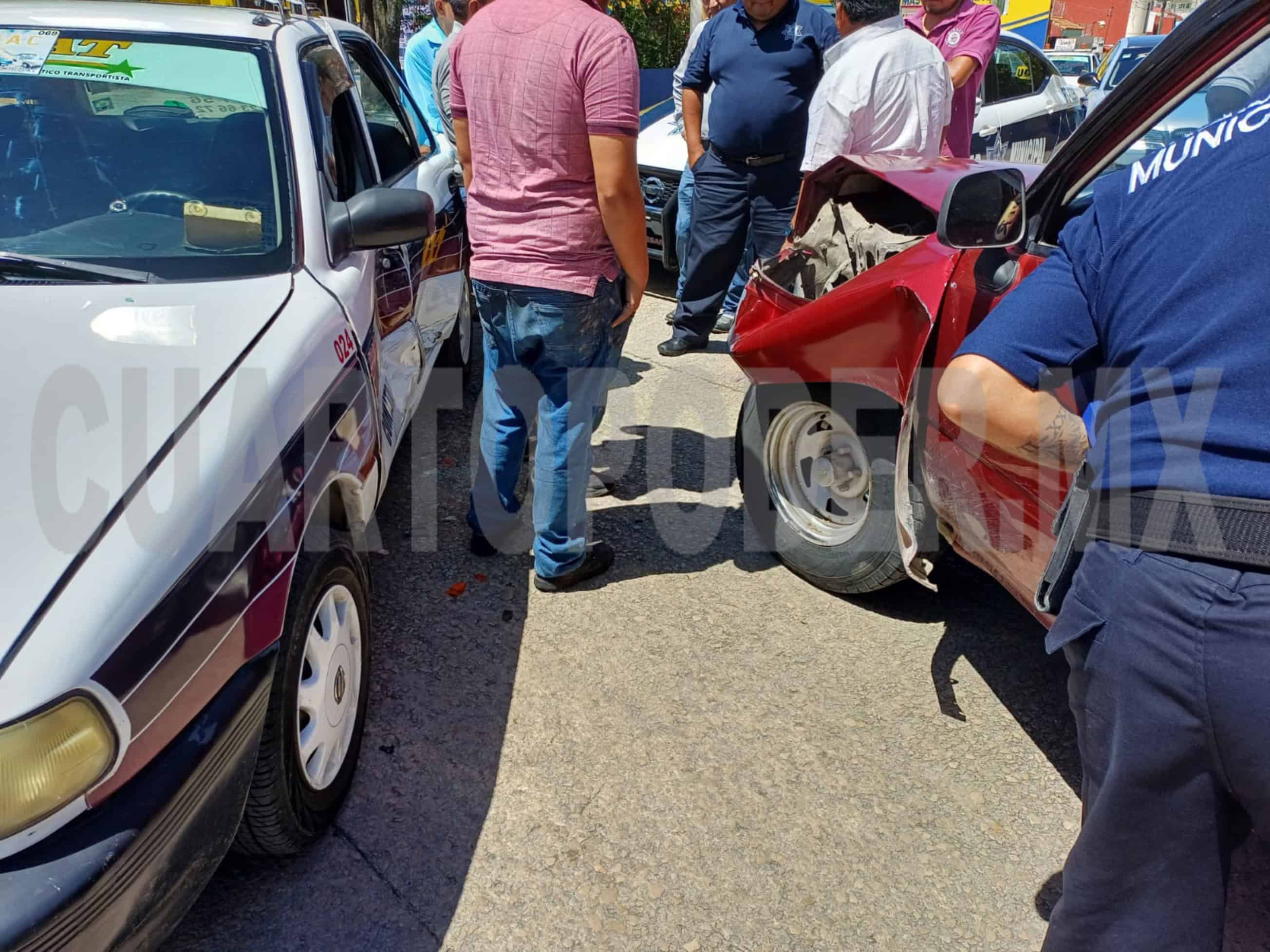 Chocan al tratar de pasar al mismo tiempo