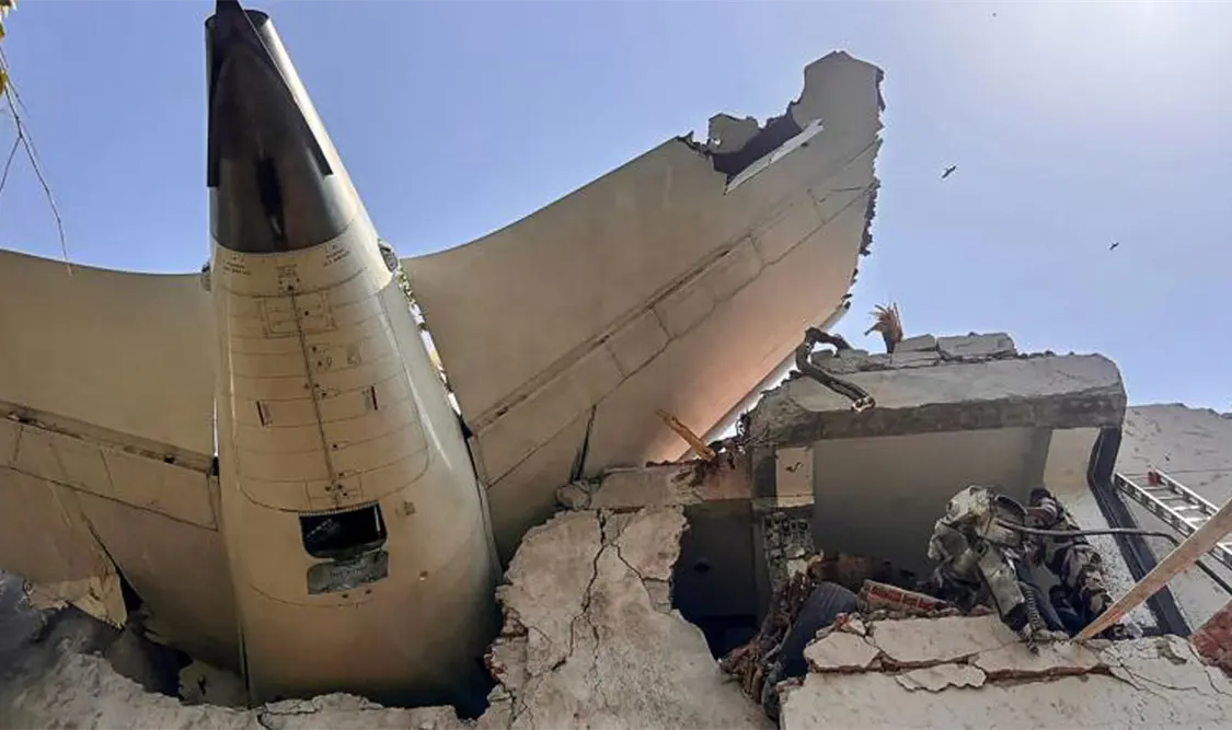 Las autoridades han recuperado ya más de 200 cuerpos de víctimas del siniestro. Cortesía