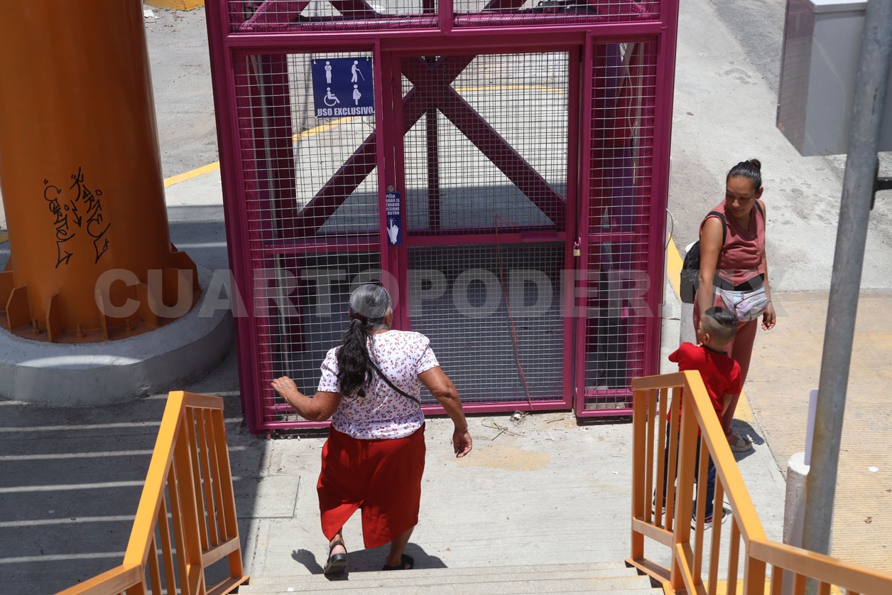 Elevadores peatonales inservibles