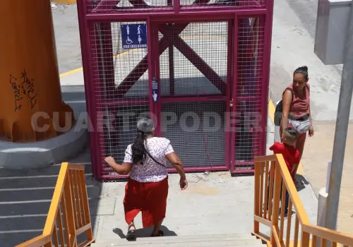 Elevadores peatonales inservibles