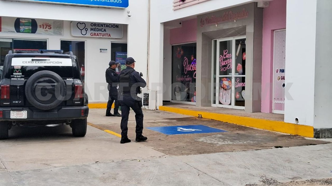 Hacen boquete en cristal de pastelería para robar