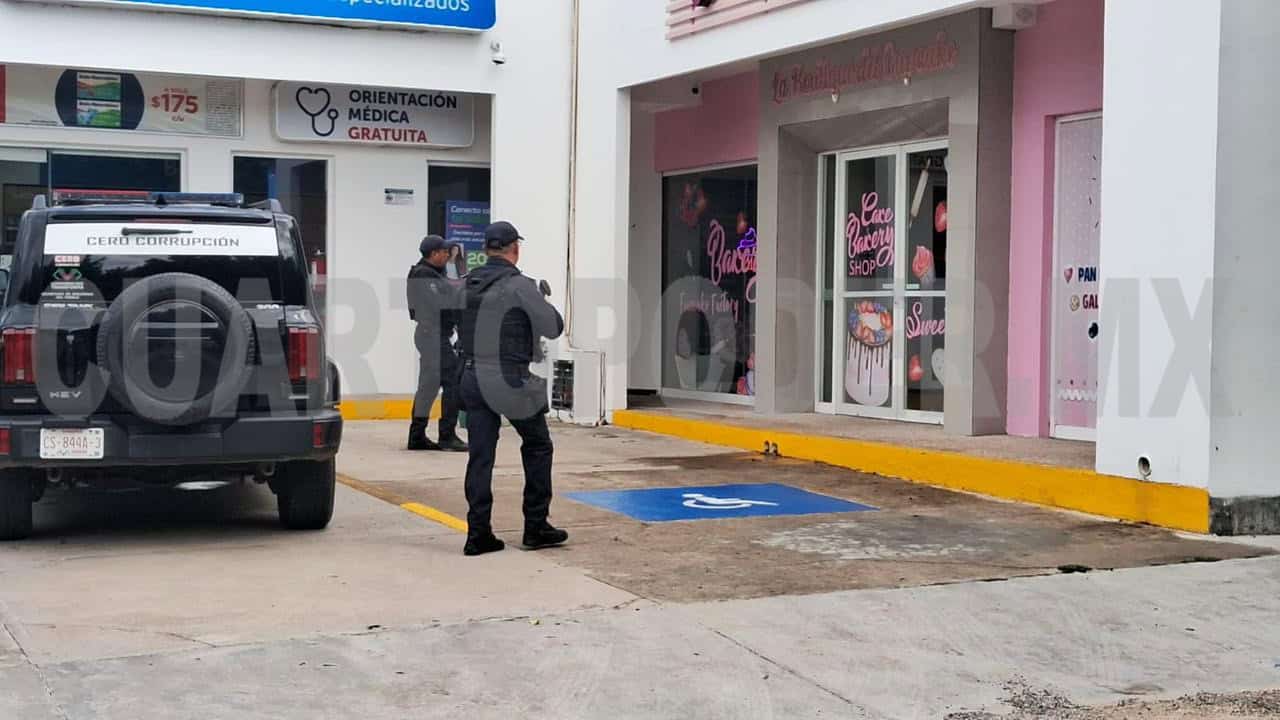 Hacen boquete en cristal de pastelería para robar