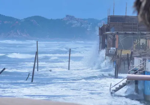 Pasa Dalila frente a costas del Pacífico