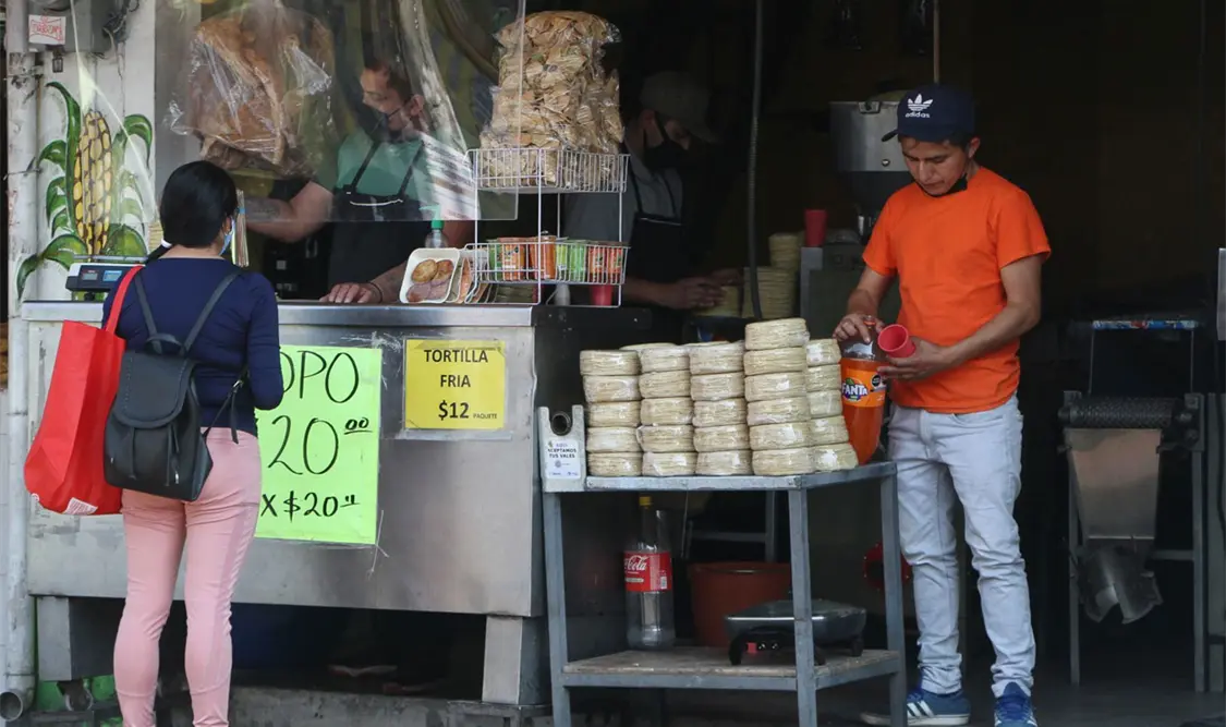 Hay lugares donde los tortilleros pueden vender en 21 o 22 pesos el kilo, porque se roban la luz, no pagan seguro a trabajadores y operan en la informalidad. Cortesía