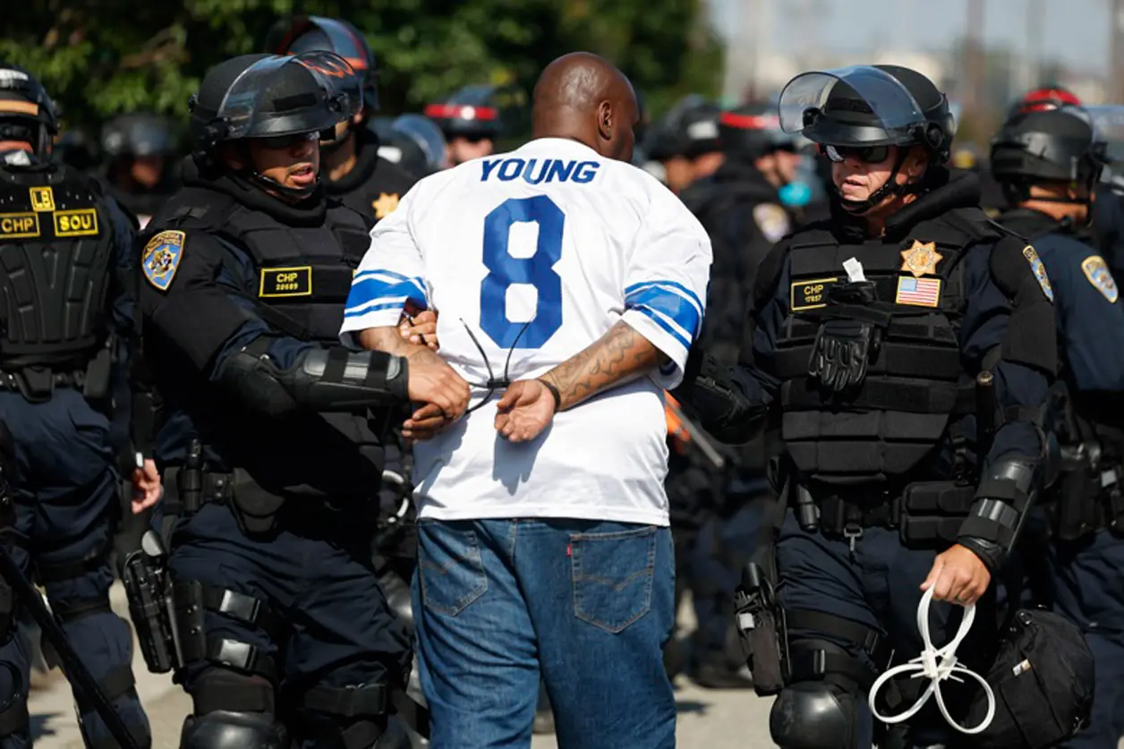 Con redadas, Trump busca elevar su aprobación