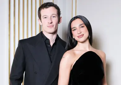 Dua Lipa está comprometida