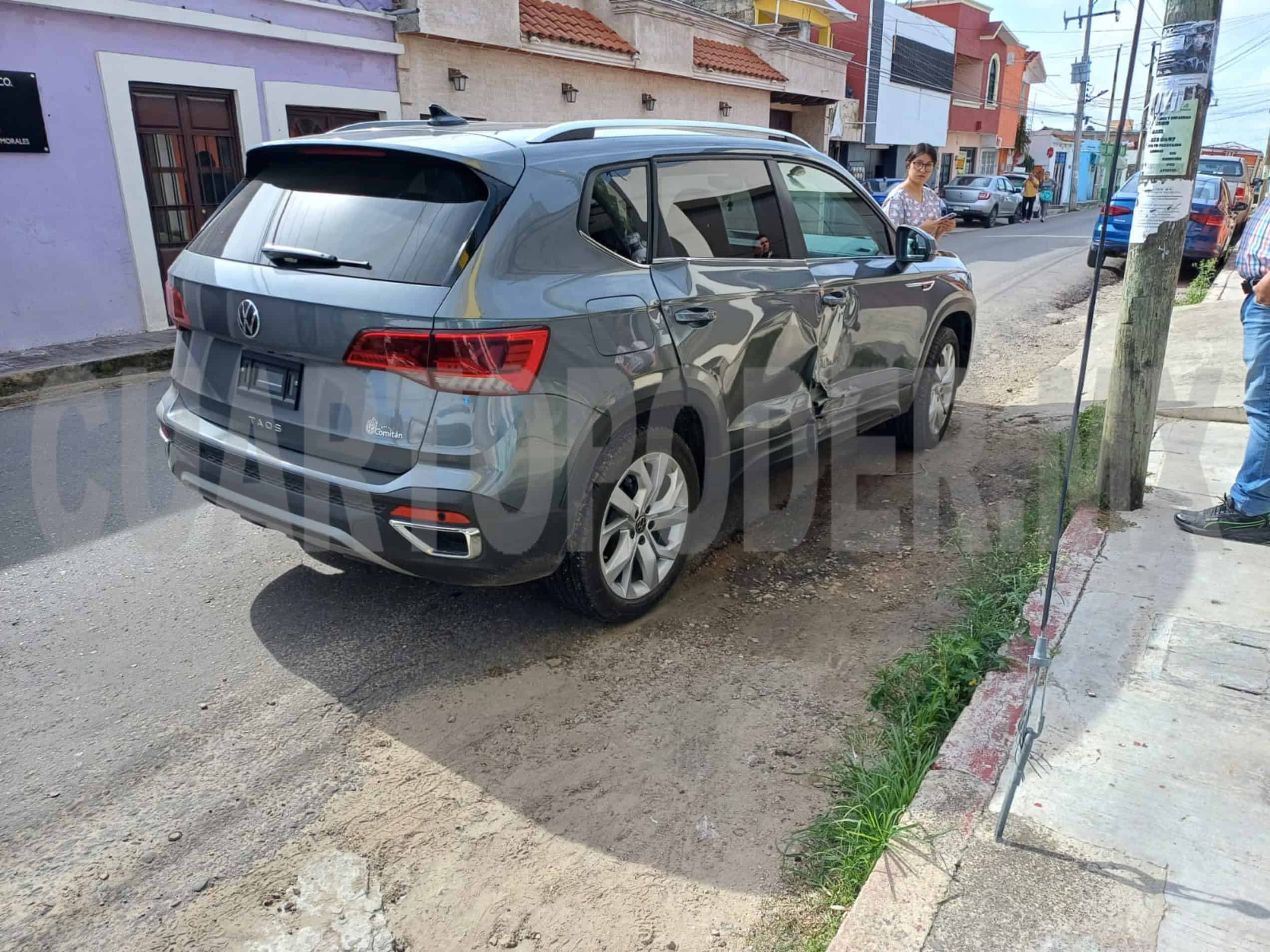 Patrulla se pasa la preferencia y provoca percance