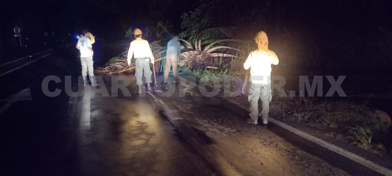 Brindan atención a colonias afectadas por lluvias intensas