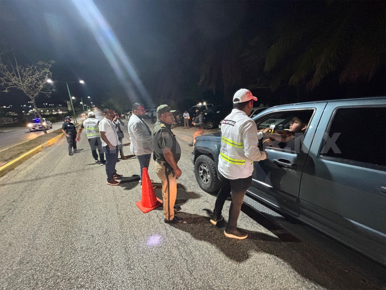 Capacitan a personal del Operativo Alcoholímetro