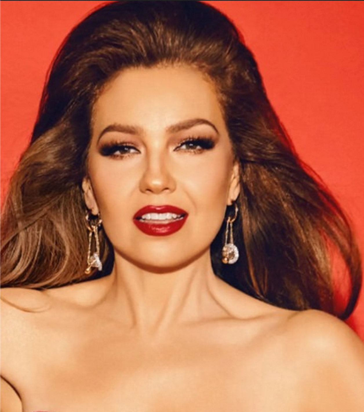Thalía muestra postura tras redadas