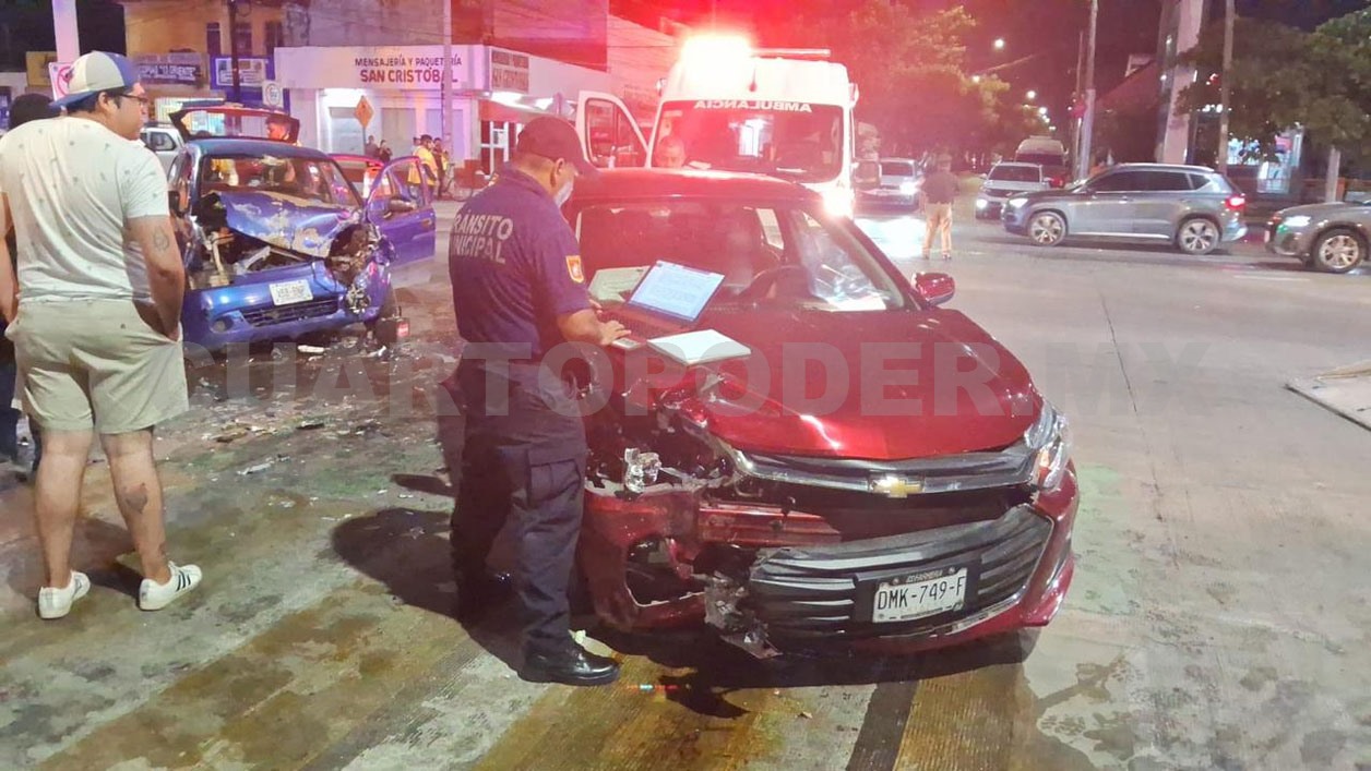Encontronazo de autos salda con cinco heridos