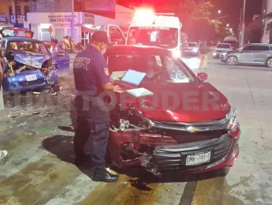 Encontronazo de autos salda con cinco heridos