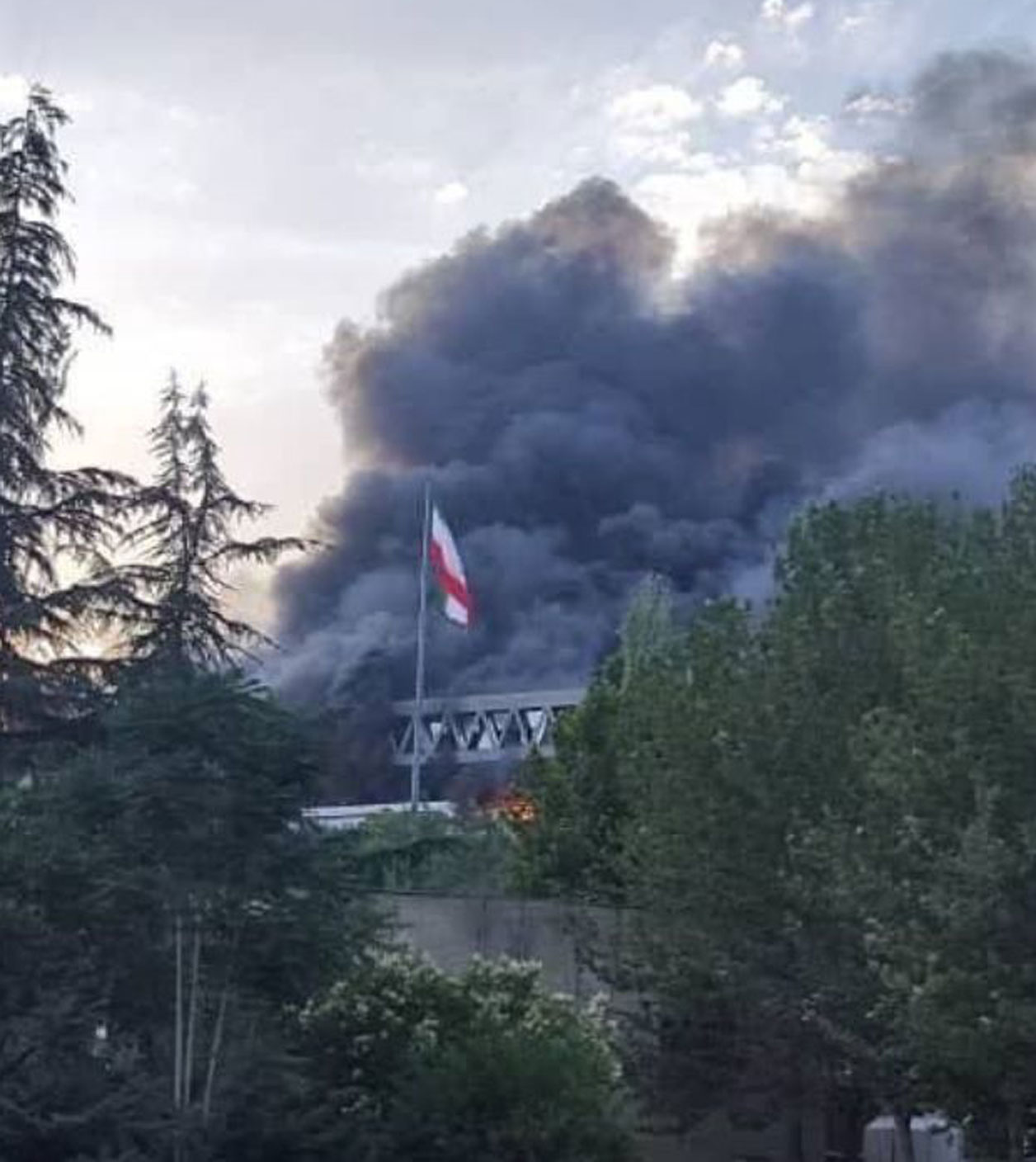Bombardean la sede de la televisión iraní