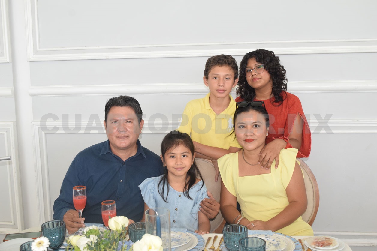 Félix recibe las aguas del Jordán