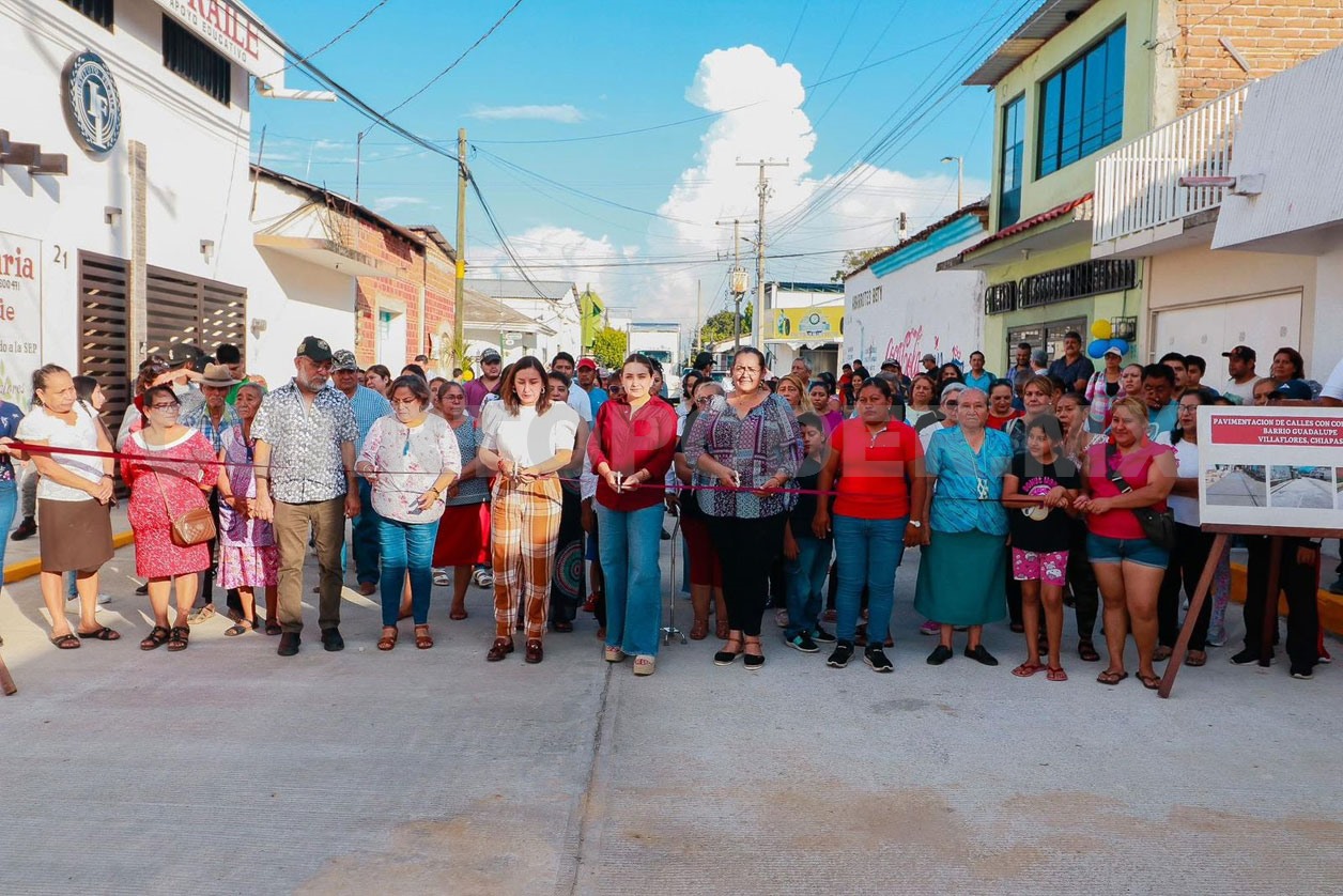 Alcaldesa Valeria Rosales inaugura nueva calle