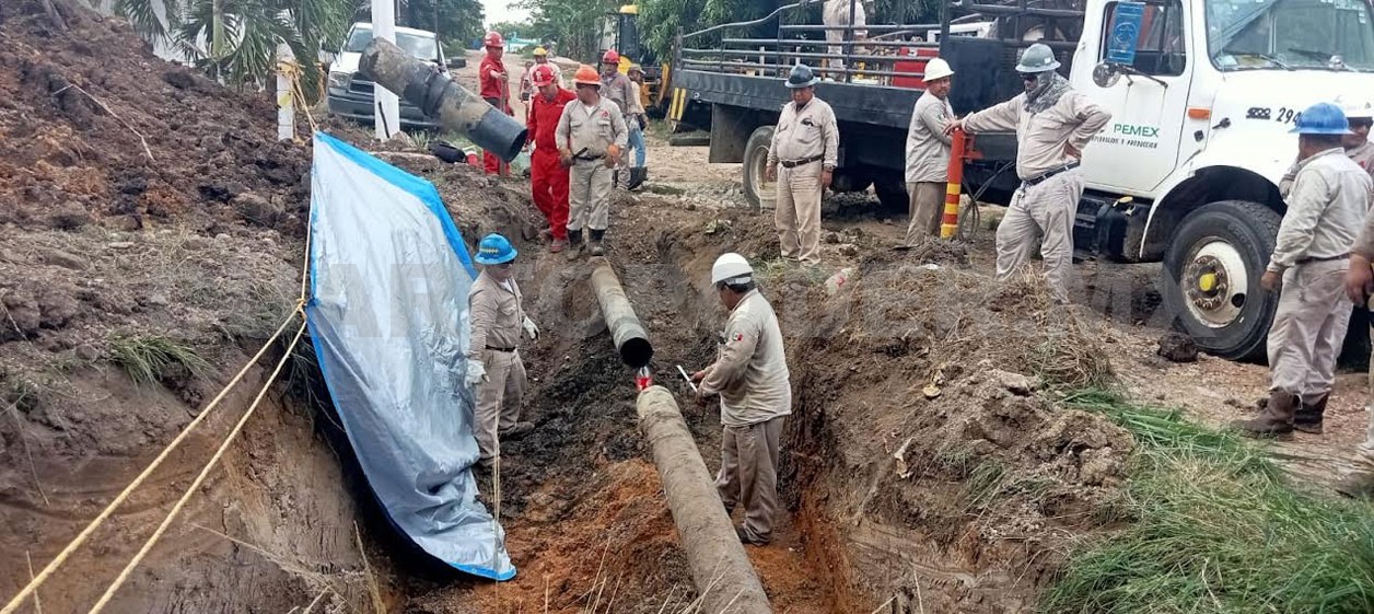 Vandalizan tubería de Pemex y provocan peligro
