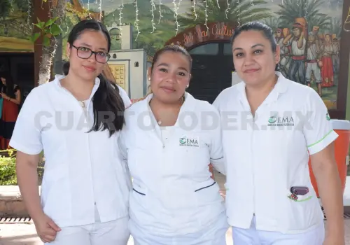 Jóvenes brindan salud
