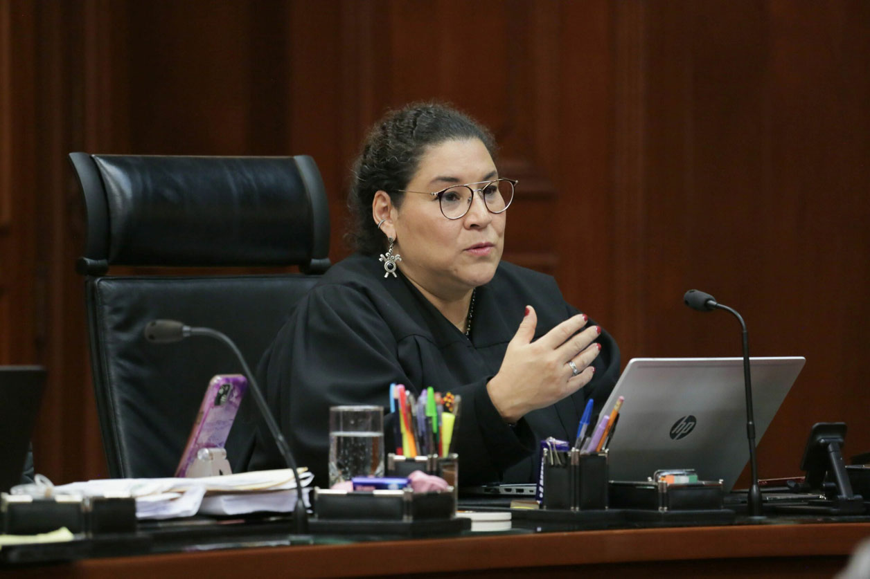 Lenia Batres “revienta” sesión de la Corte