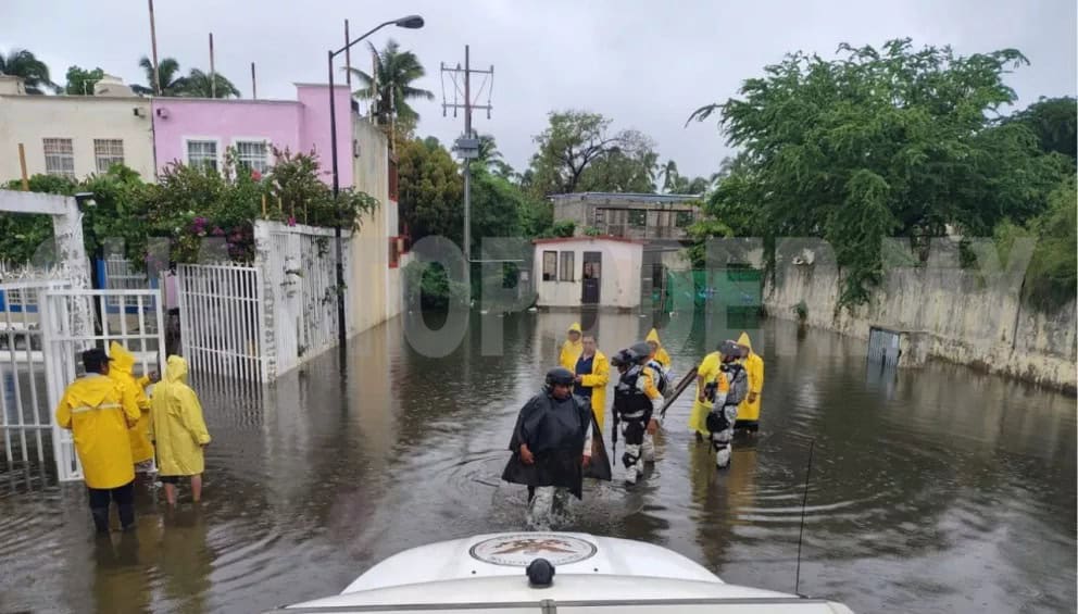 Lluvias por huracán Erick dejan afectaciones en Oaxaca y Guerrero