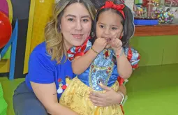Macarena festeja como una princesa