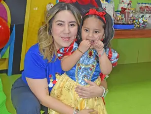 Macarena festeja como una princesa
