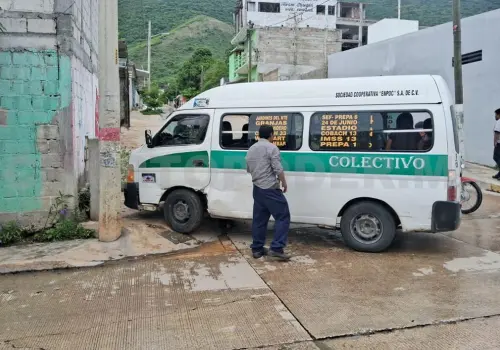 Colectivazo en la colonia Las Granjas; tres heridos