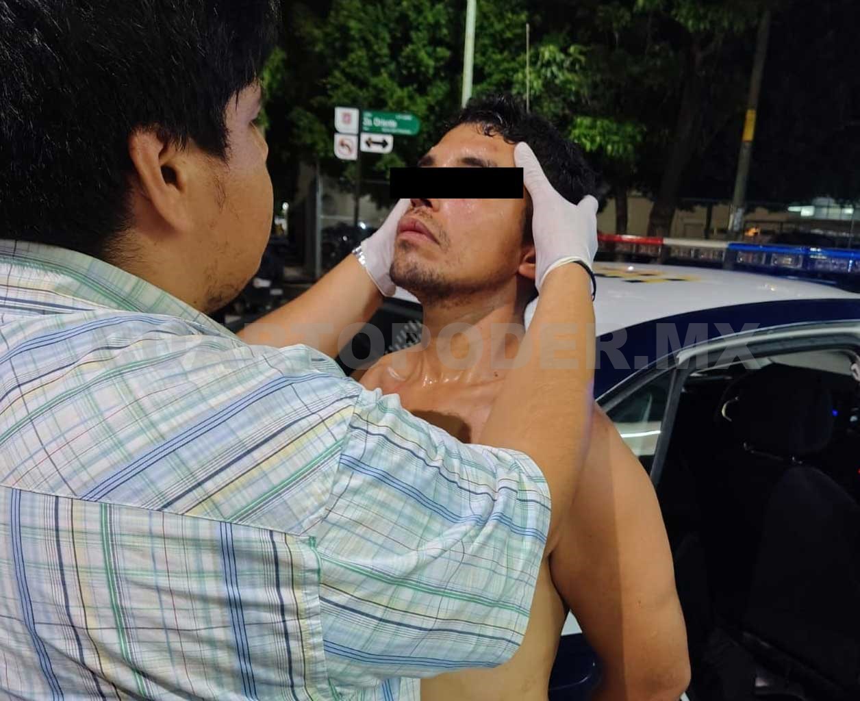 Discute con su pareja en la calle y la agrede