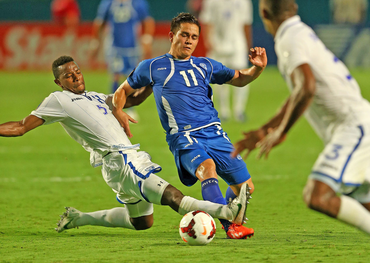 Honduras y El Salvador, en duelo de alta tensión