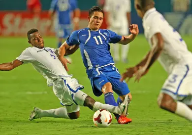 Honduras y El Salvador, en duelo de alta tensión