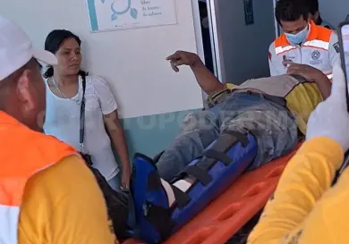 Dos lesionados en colisión entre motocicletas