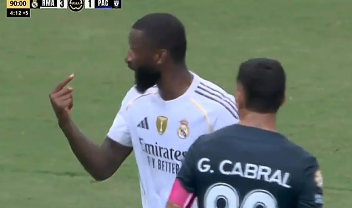 El central del Real Madrid acusó al futbolista de la Liga MX de un ataque racista al presuntamente llamarlo “mono”. Agencias