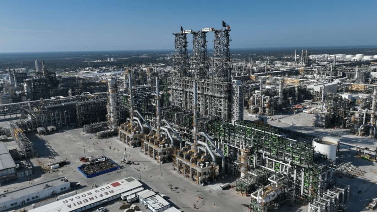 Pese a conflicto, garantizan producción de combustibles
