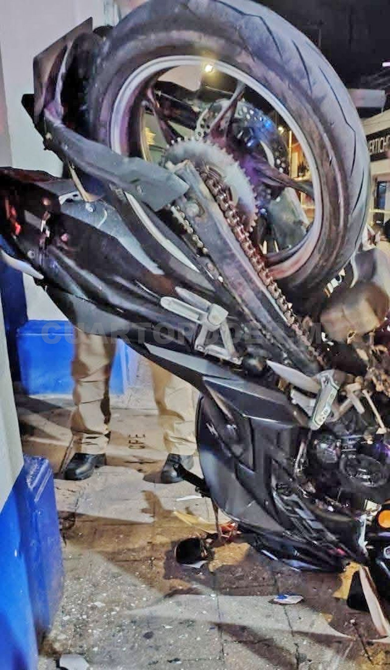 Pierde la vida tras impactar su motocicleta deportiva