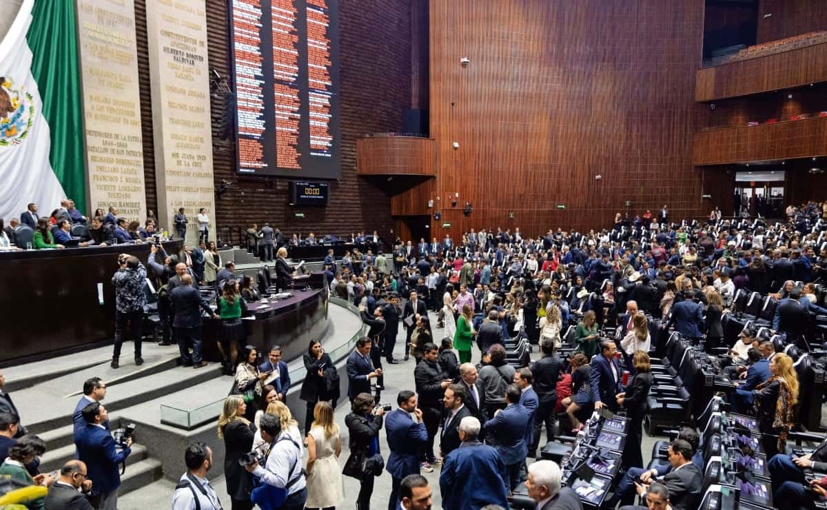 Reforma electoral va contra consejeros del INE