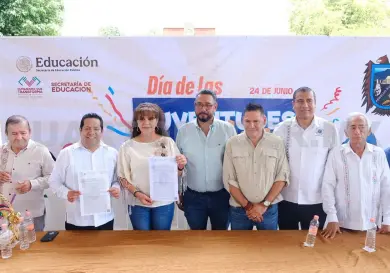 Entregan escrituras de preparatoria