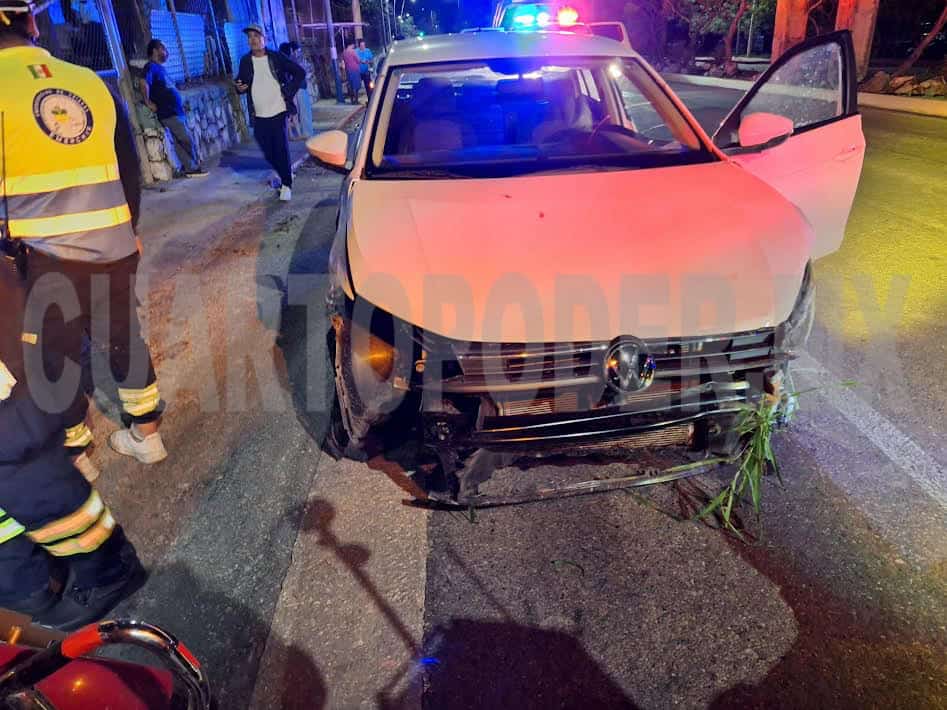 Aparatosa colisión por alcance deja un herido