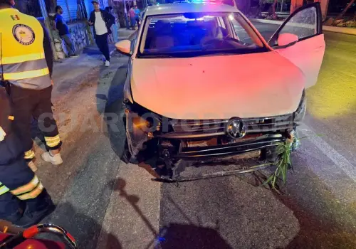 Aparatosa colisión por alcance deja un herido