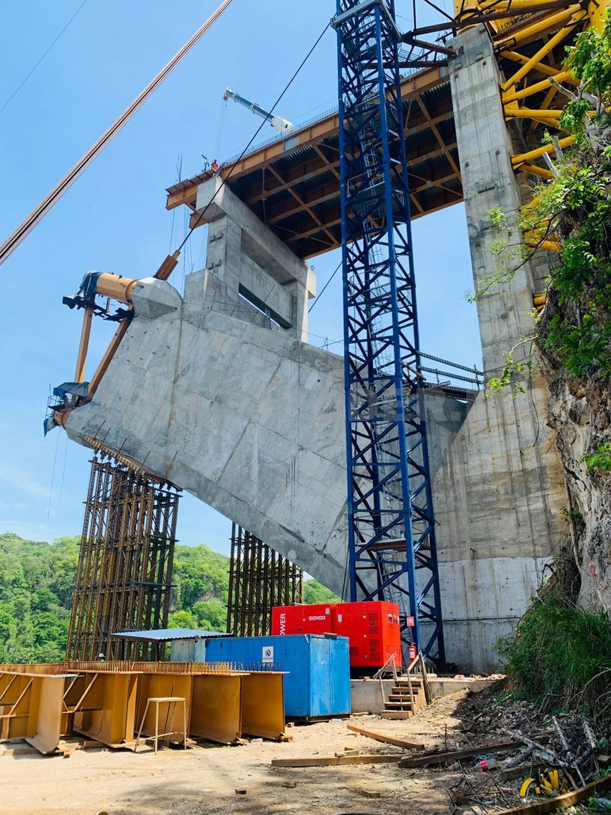 Arranca montaje en puente Rizo de Oro