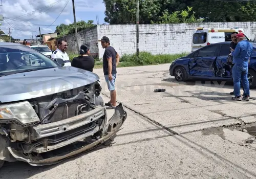 Encontronazo en esquina salda con una lesionada