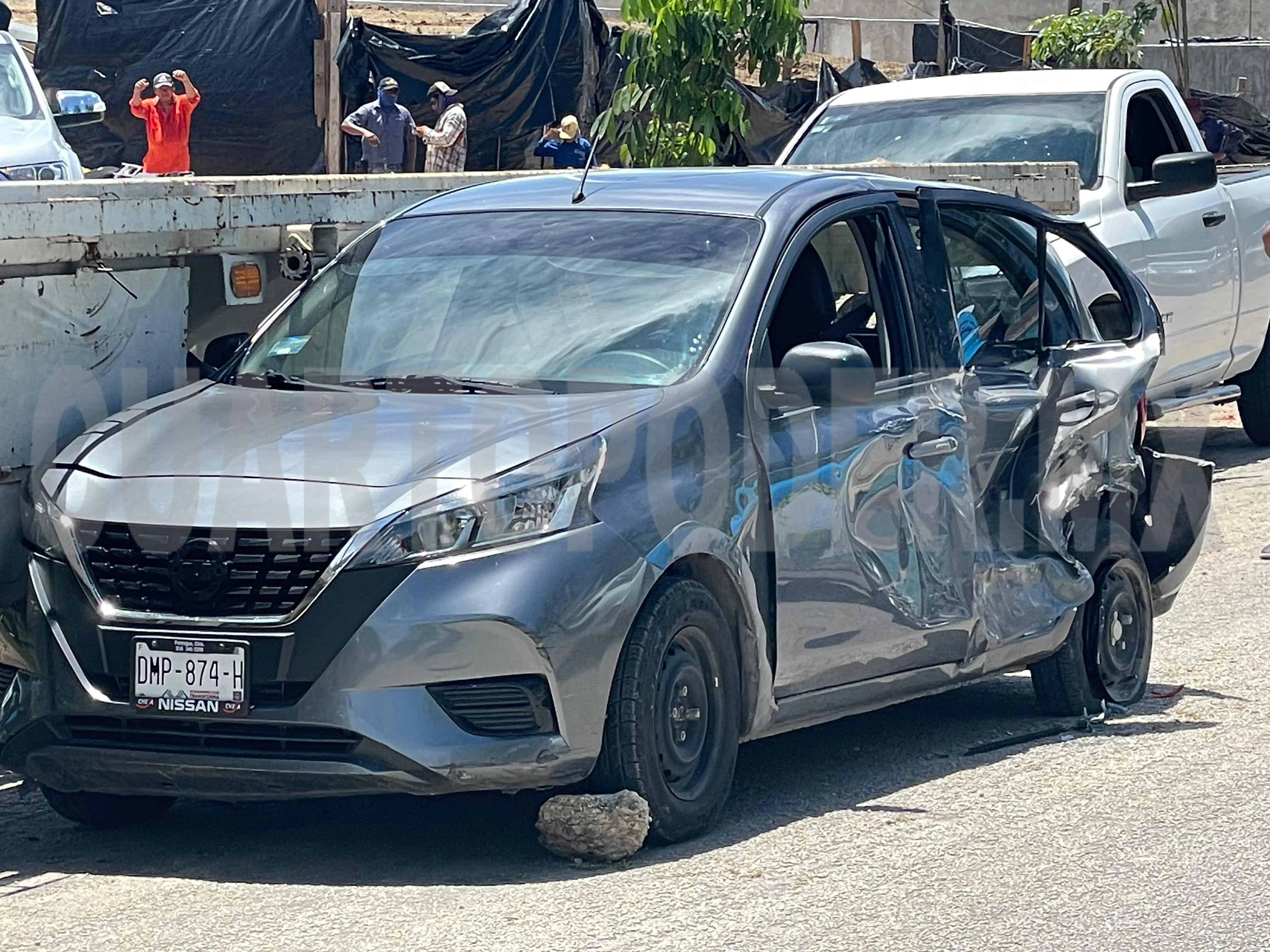 Le cierra el paso a auto y provoca choque múltiple
