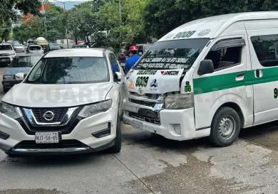 Se estrellan en un cruce de calles en barrio Colón