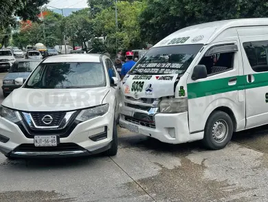 Se estrellan en un cruce de calles en barrio Colón
